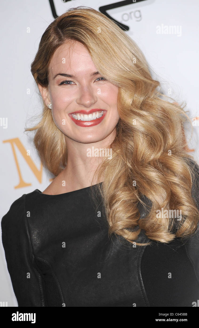 Alice Callahan presso gli arrivi per la gloria di mattina Premiere Mondiale, il Teatro Ziegfeld, New York, NY Novembre 7, 2010. Foto di: Kristin Callahan/Everett Collection Foto Stock