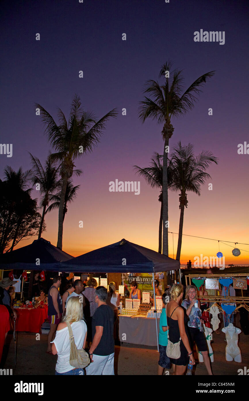 Si spegne a Mindil Beach Sunset Mercato, Darwin, Territorio del Nord, l'Australia Foto Stock