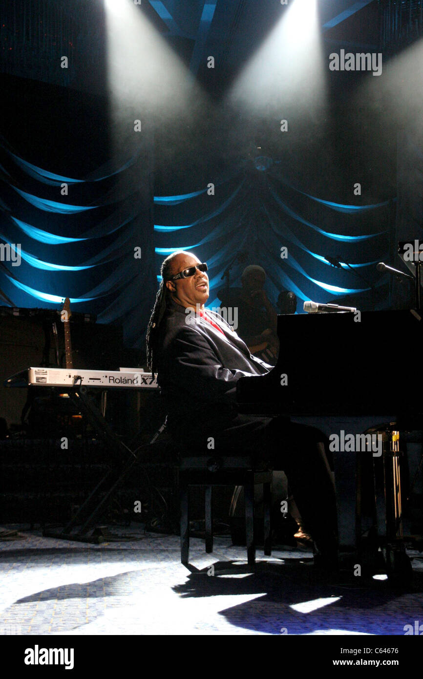 Stevie Wonder presso gli arrivi per Angel beneficio a sfera per G&P Fondazione per la ricerca sul cancro, New York Marriott Marquis Hotel, New York, NY, Novembre 14, 2005. Foto di: Rob ricco/Everett Collection Foto Stock