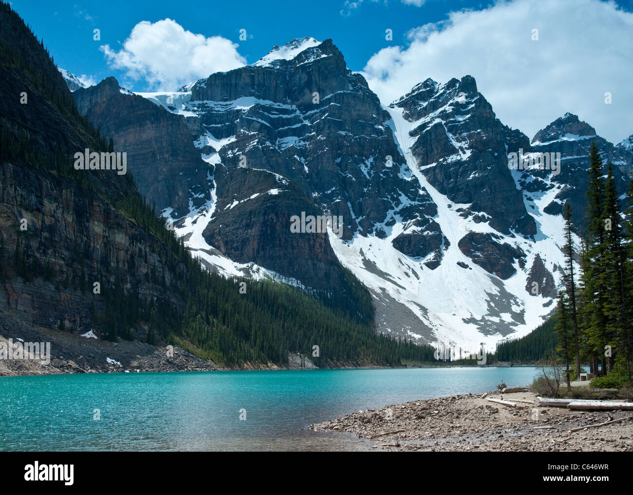 Colpo lungo di Lago Moraine e la gamma Wemchemna, Valle dei Dieci Picchi. Foto Stock