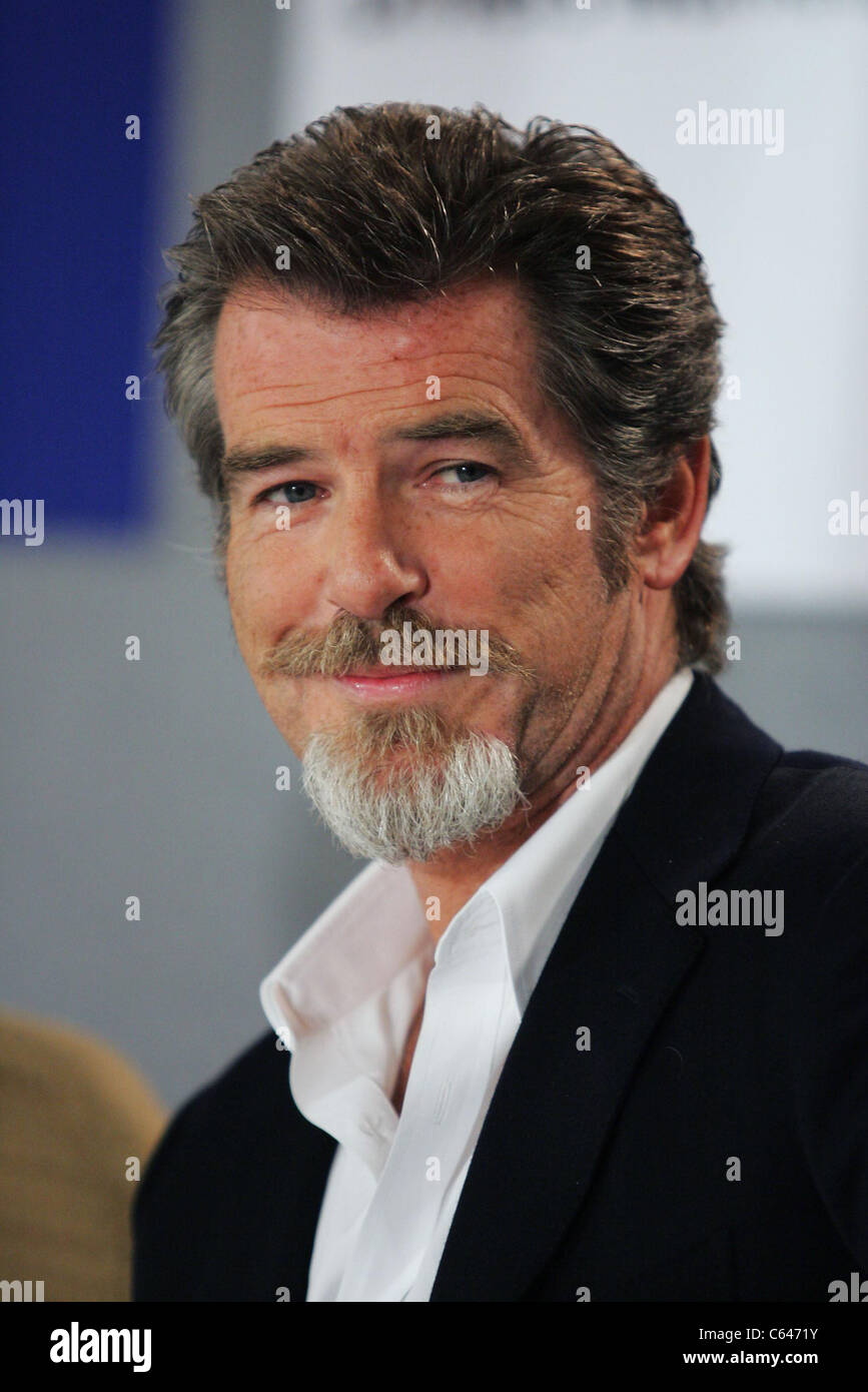 Pierce Brosnan alla conferenza stampa per il matador Premiere al Toronto Film Festival, Sutton Place Hotel, Toronto, ON, 15 settembre 2005. Foto di: Malcolm Taylor/Everett Collection Foto Stock