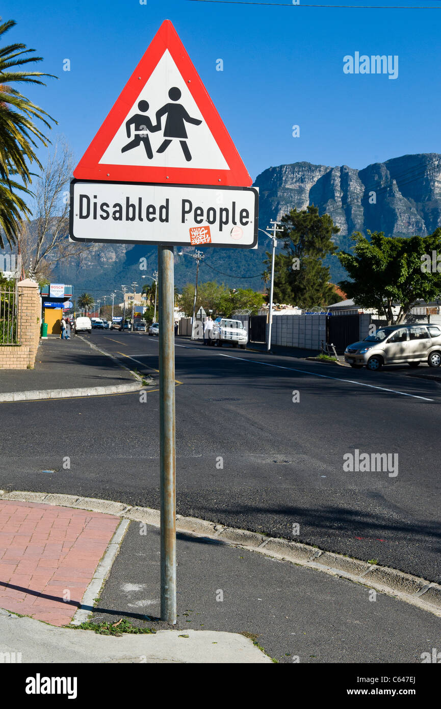 Segno di Traffico delle Persone Disabili Città del Capo Sud Africa Foto Stock