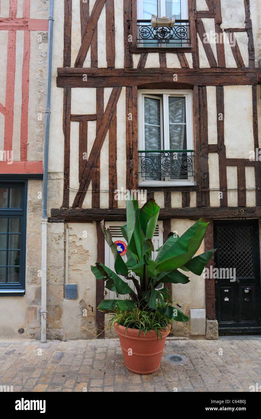 La metà degli edifici con travi di legno, Orleans, Francia. Foto Stock