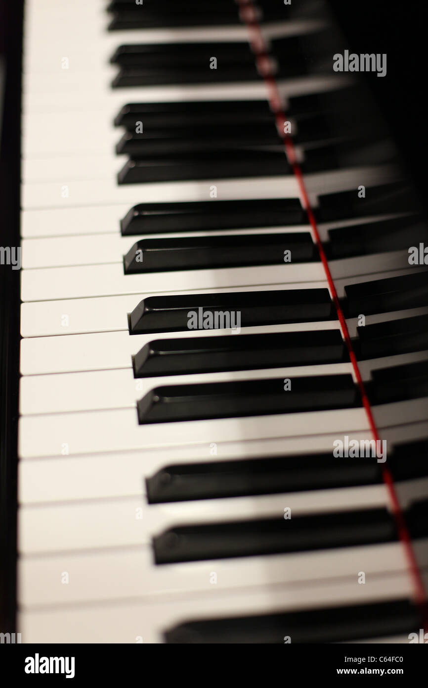 Riga di nero e di bianco di tasti di pianoforte Foto Stock