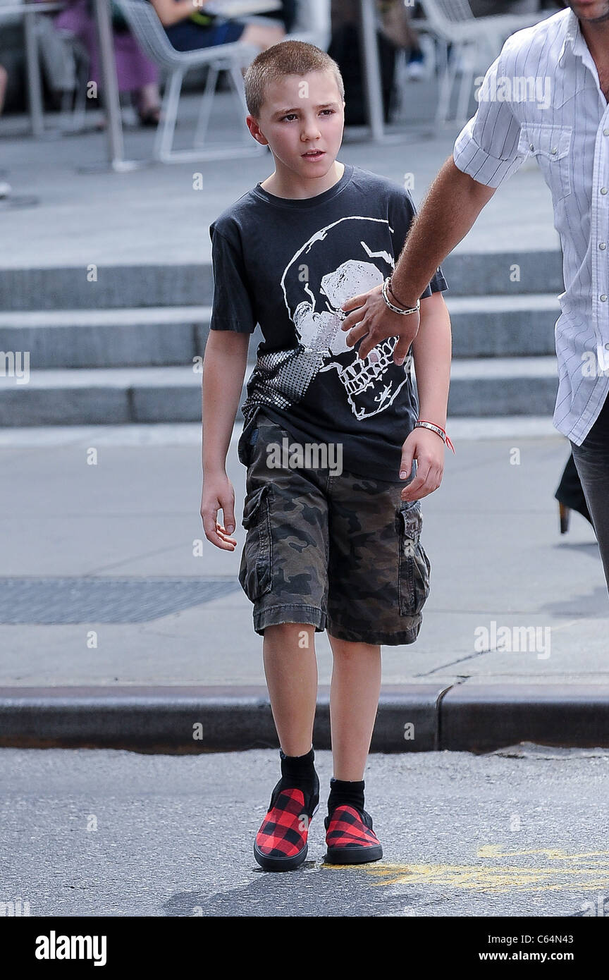 Rocco Ritchie, lascia la FAO Schwarz fuori e circa per celebrità CANDIDS - Venerdì, , New York, NY, 3 settembre 2010. Foto di: Ray Foto Stock