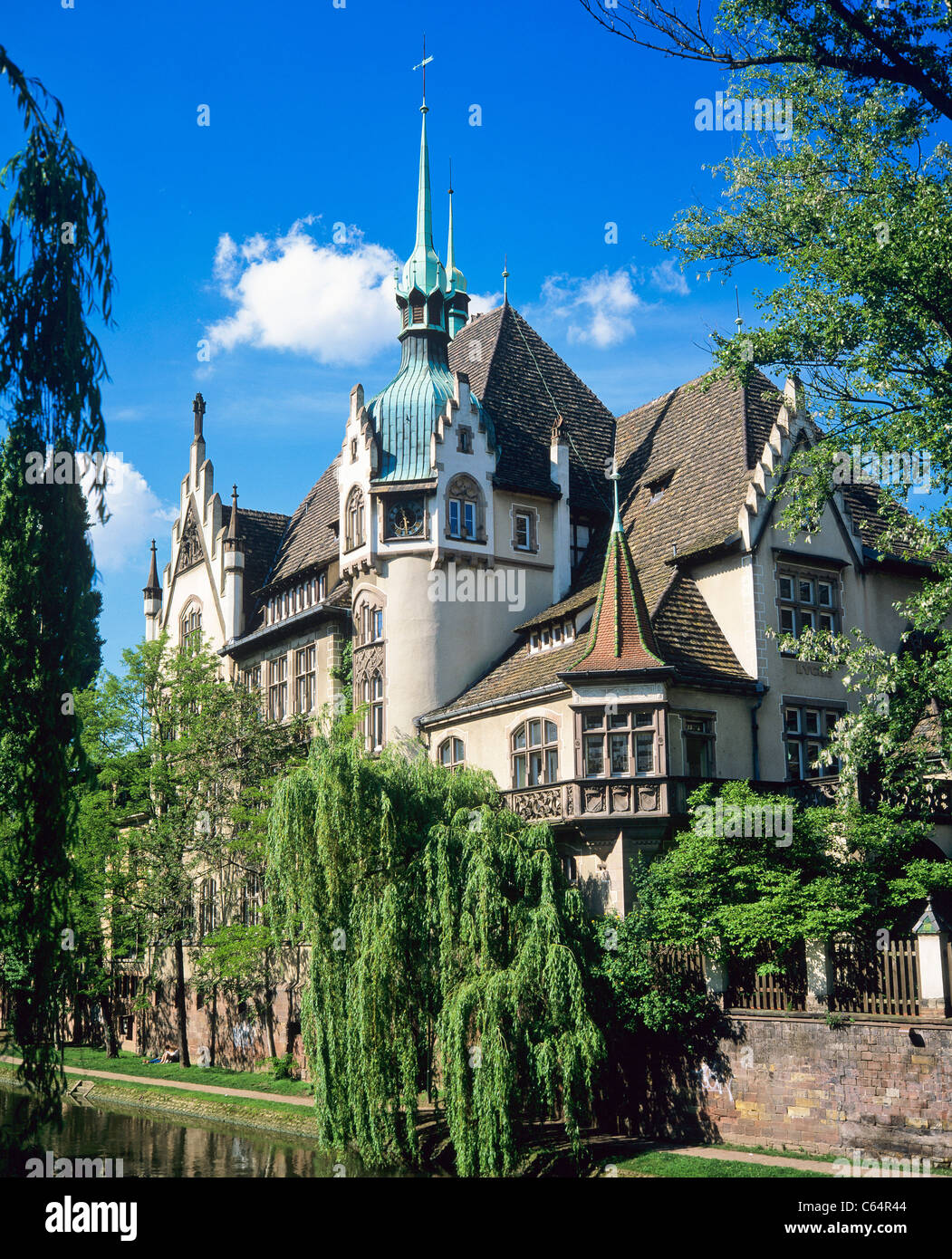 Lycée des Pontonniers, internazionale di alta scuola, fiume Ill, Strasburgo, Alsazia, Francia, Europa Foto Stock