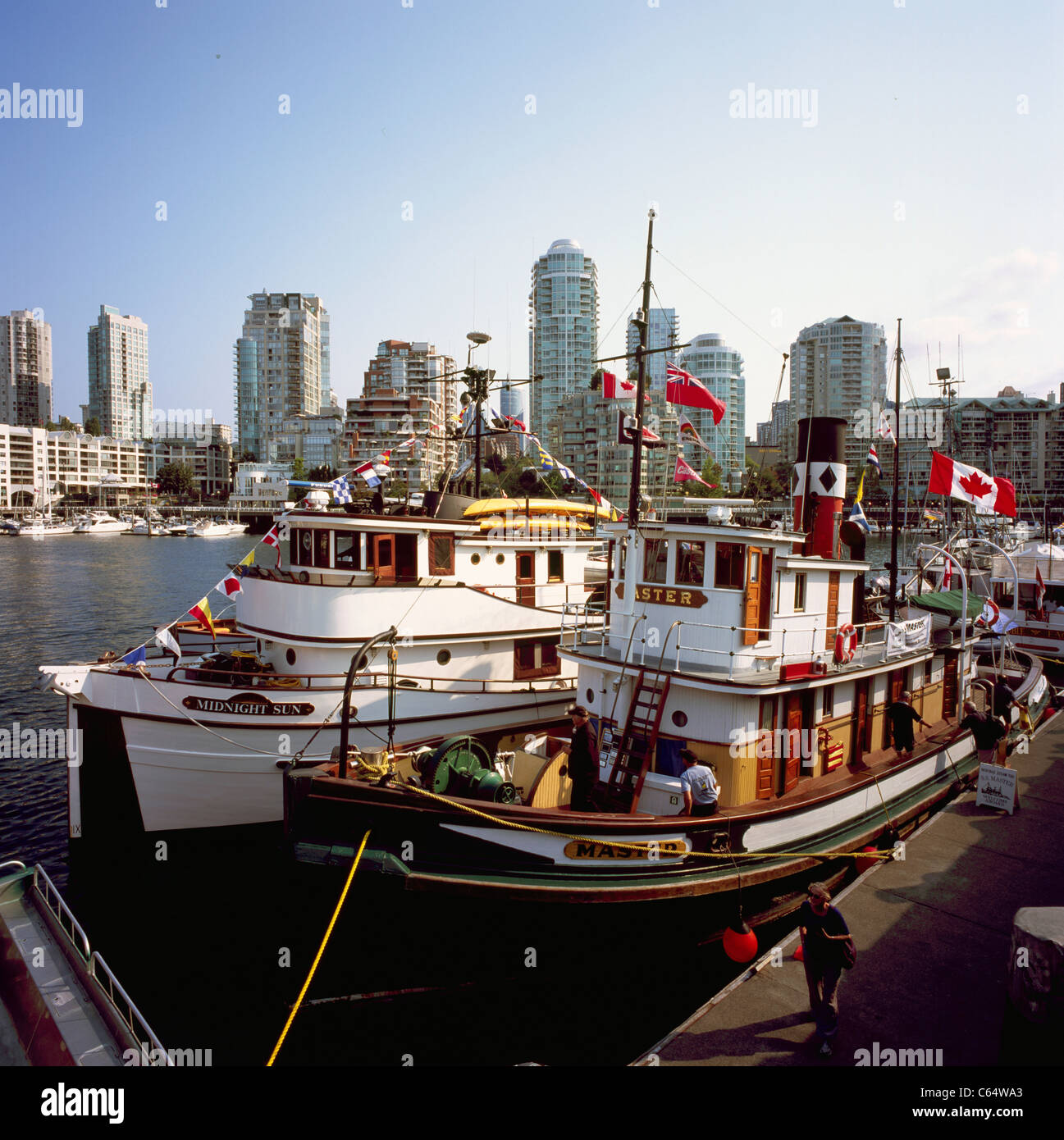 Vancouver, BC, British Columbia, Canada - vecchio e storico barche in Legno / piroscafi ancorata in False Creek a Granville Island Foto Stock