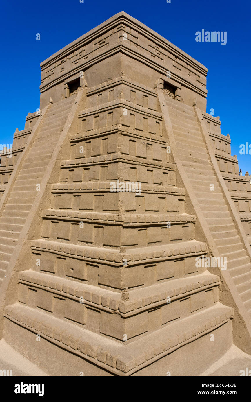 Il castello di sabbia 'Chichen Itza' esposto al Weston-super-Mare Sand Sculpture Festival 2011 Foto Stock