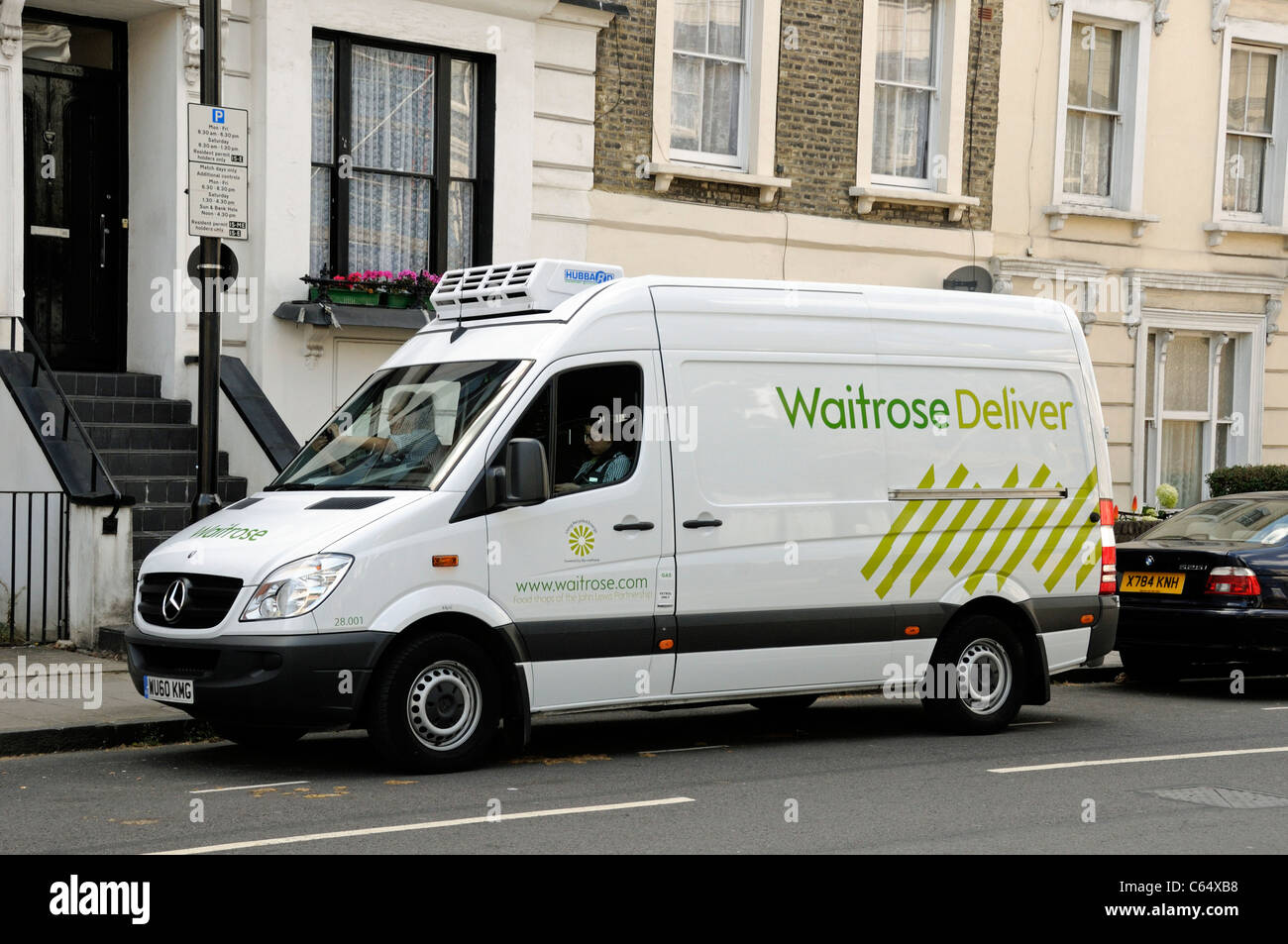 Waitrose consegna furgone fuori casa a Holloway London Borough of Islington N7 Inghilterra Gran Bretagna Regno Unito Foto Stock