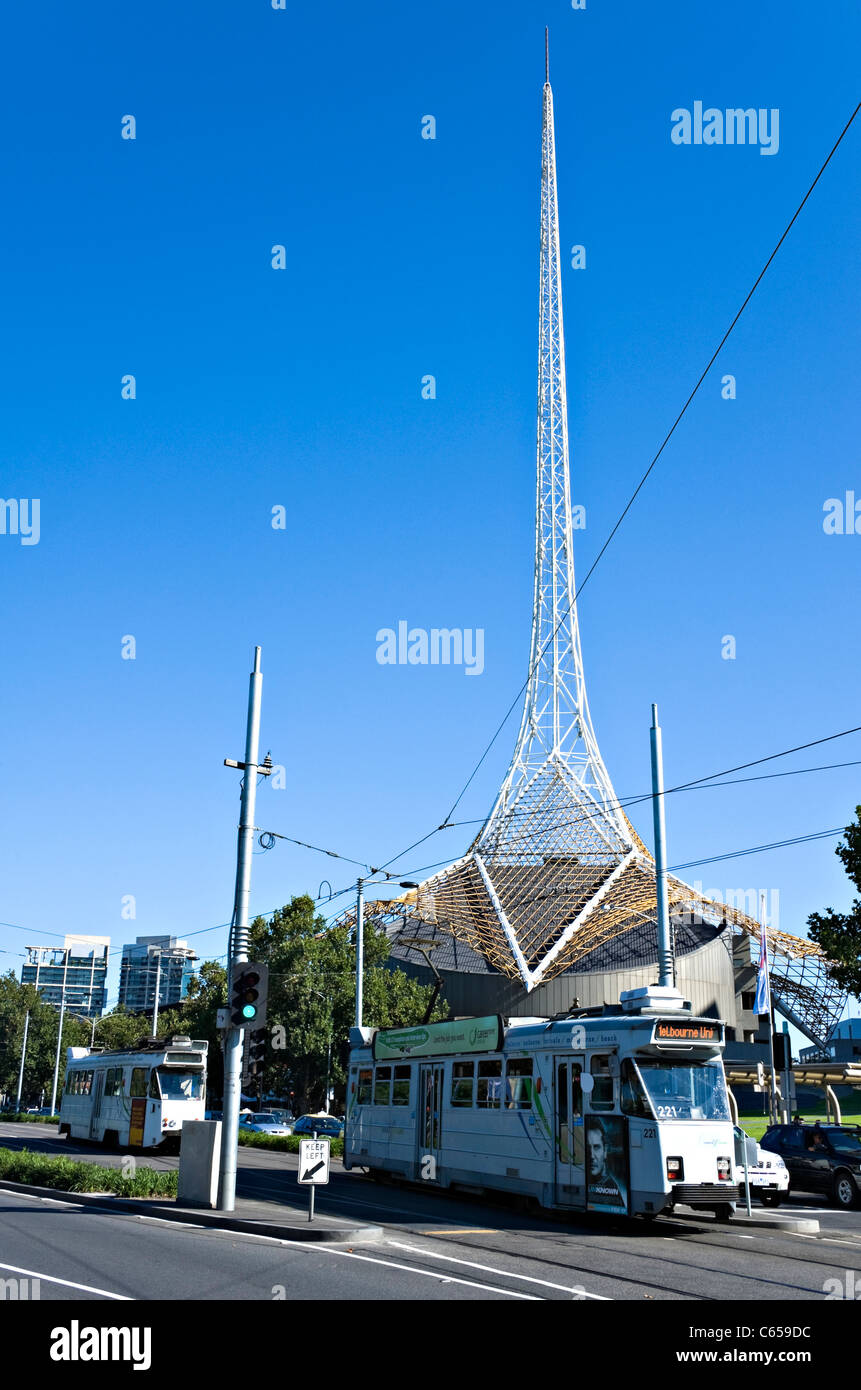 A Melbourne il tram gestiti da Yarra tram Company nella città di un moderno ed efficiente rete di trasporti in Victoria Australia Foto Stock