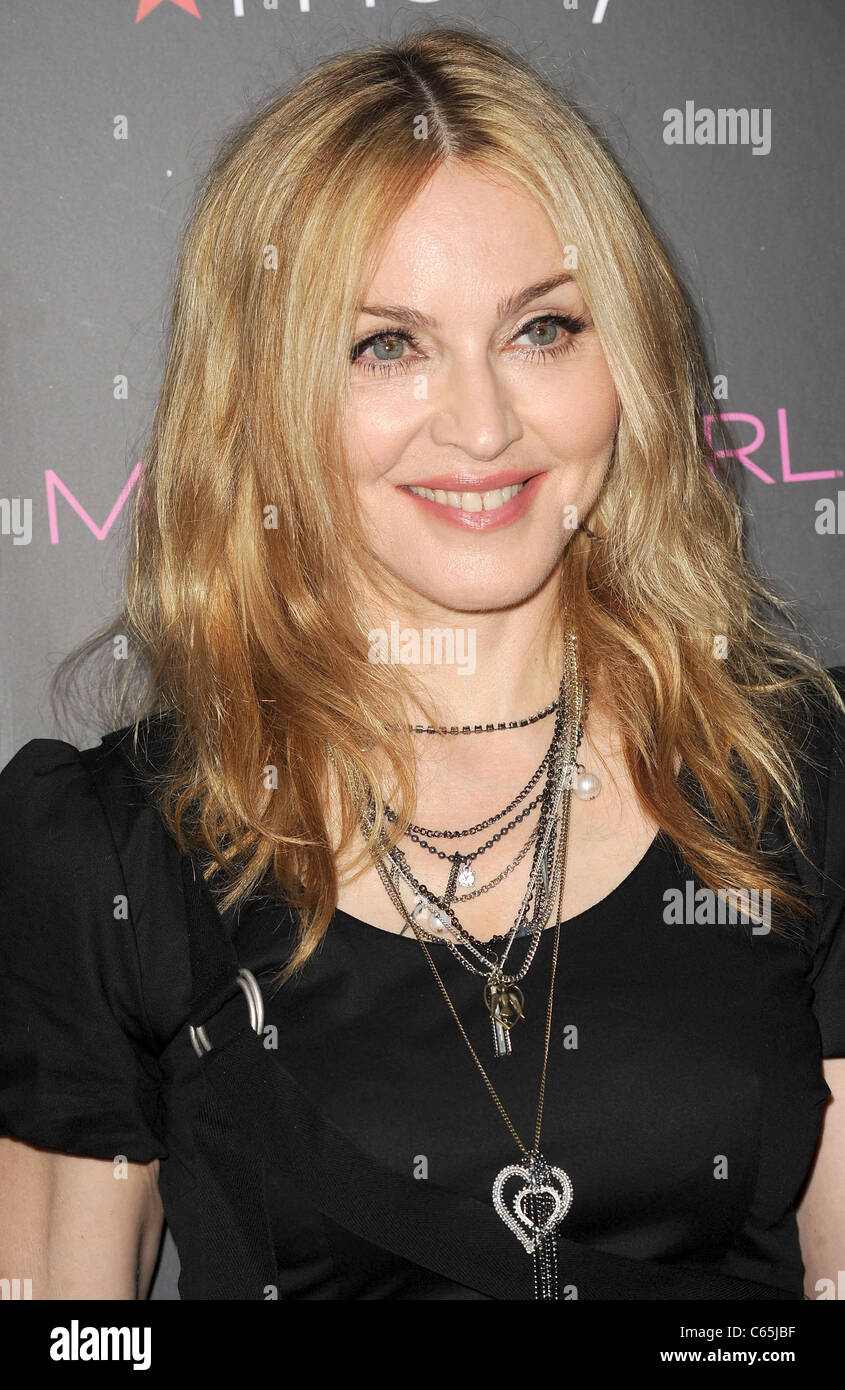 Madonna alla in-store l'aspetto per il Material Girl Collection lancio, Macy's Herald Square Department Store, New York, NY Settembre 22, 2010. Foto di: Kristin Callahan/Everett Collection Foto Stock