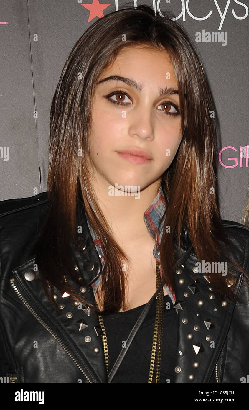 Lourdes Leon a in-store l'aspetto per il Material Girl Collection lancio, Macy's Herald Square Department Store, New York, NY Settembre 22, 2010. Foto di: Kristin Callahan/Everett Collection Foto Stock