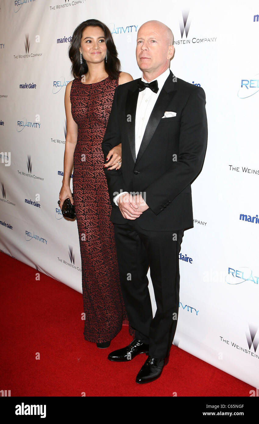 Bruce Willis, Emma Heming al dopo-party per la Weinstein Company e Relativity Media 2011 Golden Globes After Party, il Beverly Hilton Hotel di Los Angeles, CA 16 gennaio 2011. Foto di: Elizabeth Goodenough/Everett Collection Foto Stock