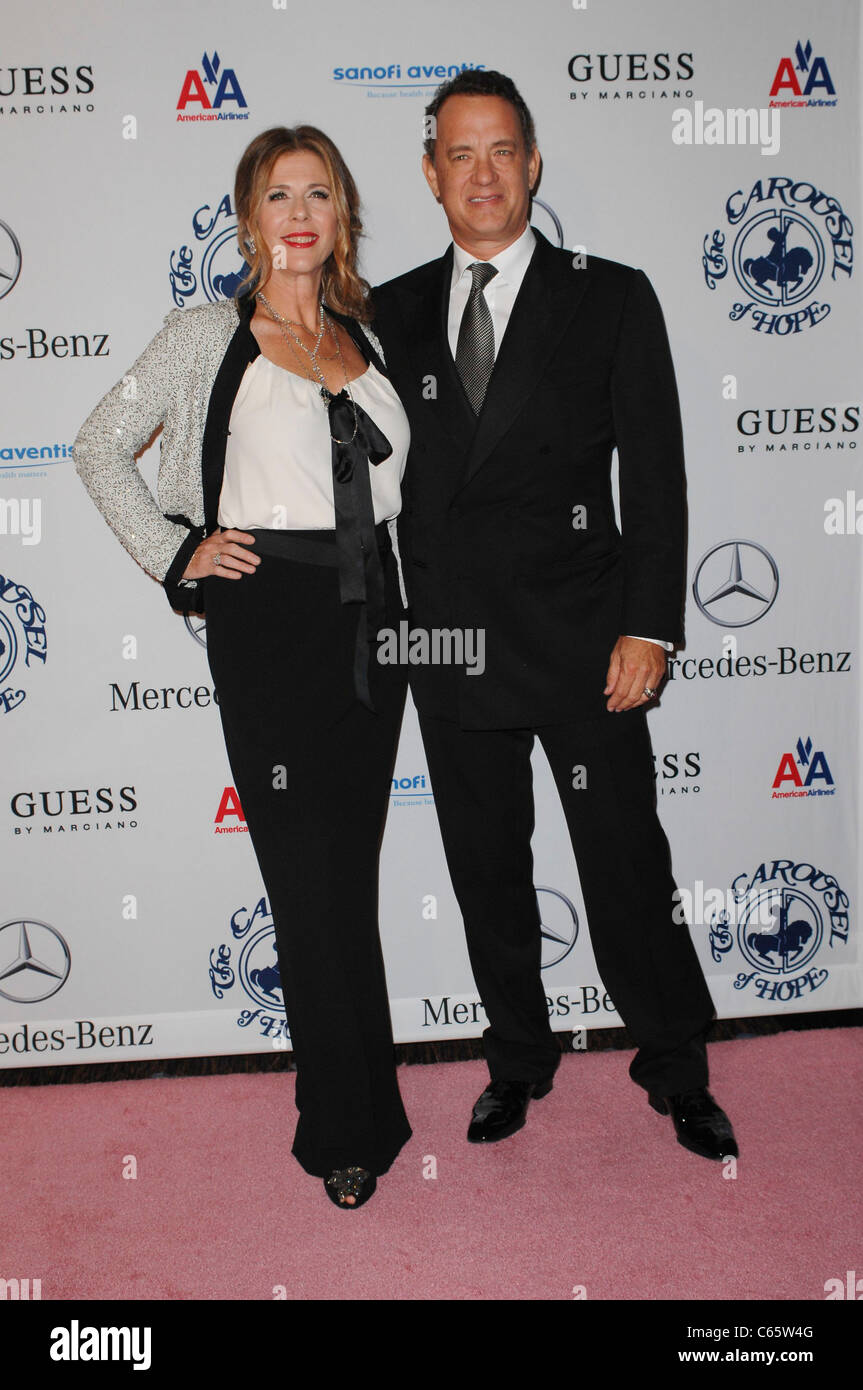 Rita Wilson, Tom Hanks presso gli arrivi per la XXXII Anniversario Giostra della speranza sfera presentato dalla Casa di Stoccarda, il Beverly Hilton Hotel, Foto Stock