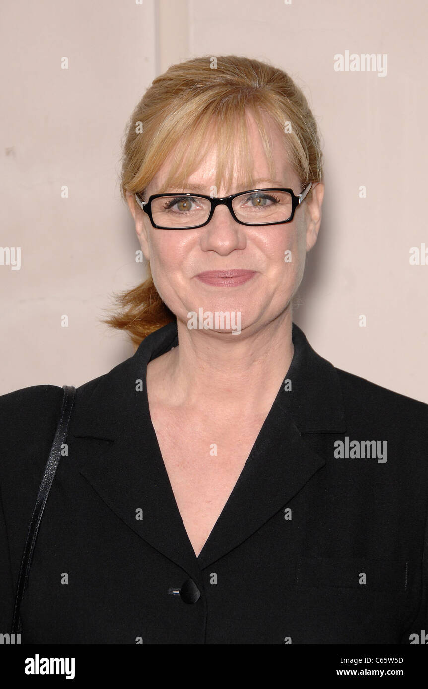 Bonnie Hunt presso gli arrivi per ATA presenta una conversazione con il Signore che ci fanno ridere, Leonard H. Goldenson Theatre di Los Angeles, CA Maggio 16, 2011. Foto Da: Michael Germana/Everett Collection Foto Stock