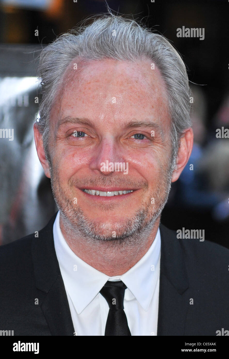 Francis Lawrence presso gli arrivi per acqua per elefanti Premiere, il Teatro Ziegfeld, New York, NY Aprile 17, 2011. Foto di: Gregorio T. Binuya/Everett Collection Foto Stock