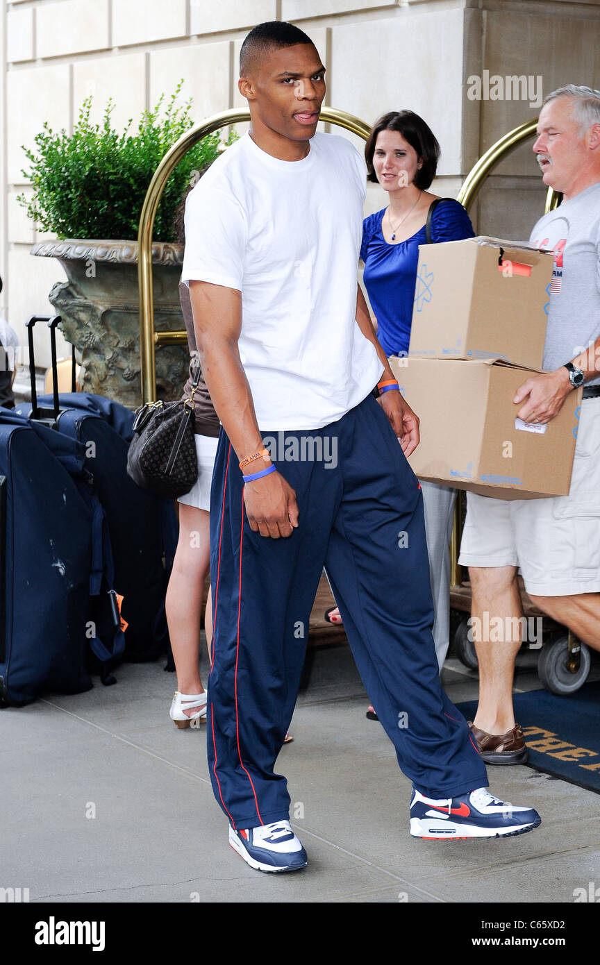 Russell Westbrook, inserisce il suo hotel di Midtown Manhattan fuori e circa per celebrità CANDIDS - Lunedì, , New York, NY Agosto 16, 2010. Foto di: Ray Tamarra/Everett Collection Foto Stock