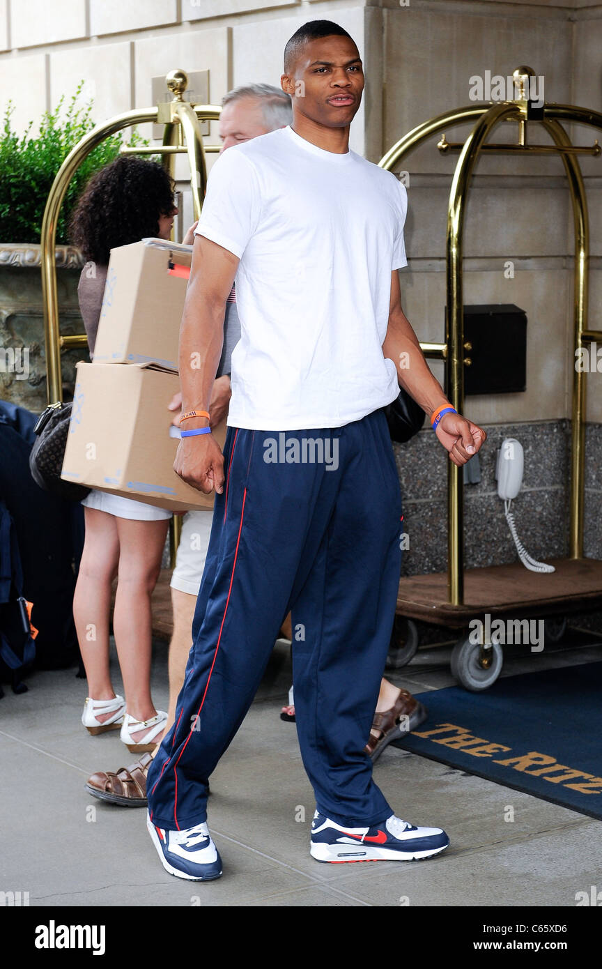 Russell Westbrook, inserisce il suo hotel di Midtown Manhattan fuori e circa per celebrità CANDIDS - Lunedì, , New York, NY Agosto 16, 2010. Foto di: Ray Tamarra/Everett Collection Foto Stock