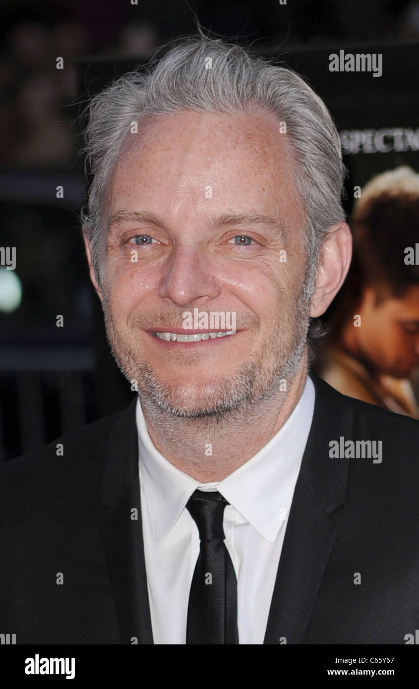 Francis Lawrence presso gli arrivi per acqua per elefanti Premiere, il Teatro Ziegfeld, New York, NY Aprile 17, 2011. Foto di: Kristin Callahan/Everett Collection Foto Stock