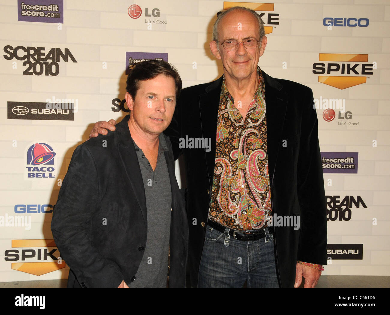 Michael J. Fox, Christopher Lloyd presso gli arrivi per Spike TV SCREAM 2010, Teatro Greco, Los Angeles, CA 16 ottobre 2010. Foto di: Dee Cercone/Everett Collection Foto Stock