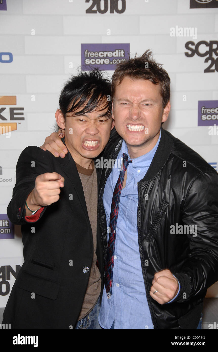 James Wan, Leigh Whannell presso gli arrivi per Spike TV SCREAM 2010, Teatro Greco, Los Angeles, CA 16 ottobre 2010. Foto Da: Michael Germana/Everett Collection Foto Stock