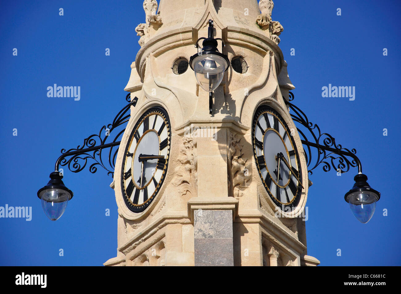 Mallock Clock Tower, Victoria Parade, Torquay, Devon, Inghilterra, Regno Unito Foto Stock