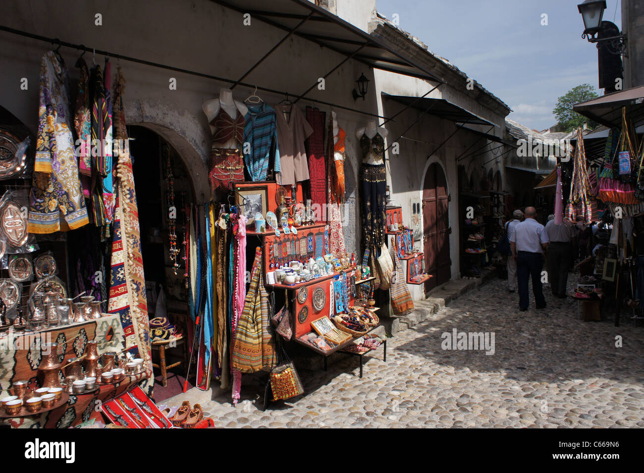 Cabine di mercato al bazar di Mostar, Bosnia Erzegovina Foto Stock
