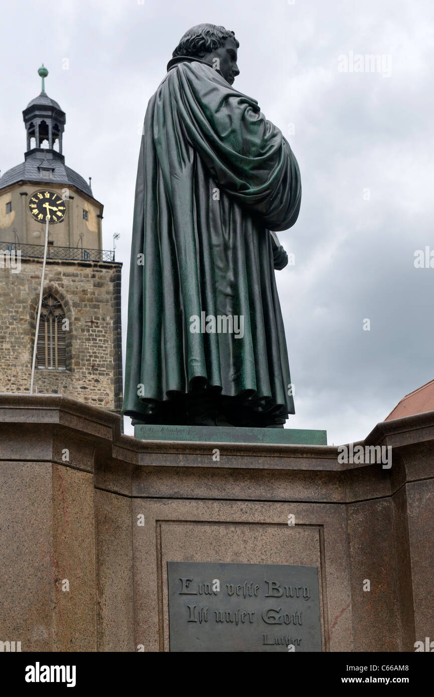 Denkmal für Martin Luther auf dem Marktplatz von Wittenberg; memoriale di Lutero sul marketplace in Wittenberg Foto Stock