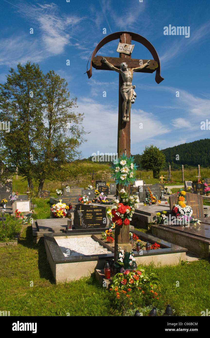 Nel cimitero del villaggio Čičmany Žilina regione Europa Slovacchia Foto Stock