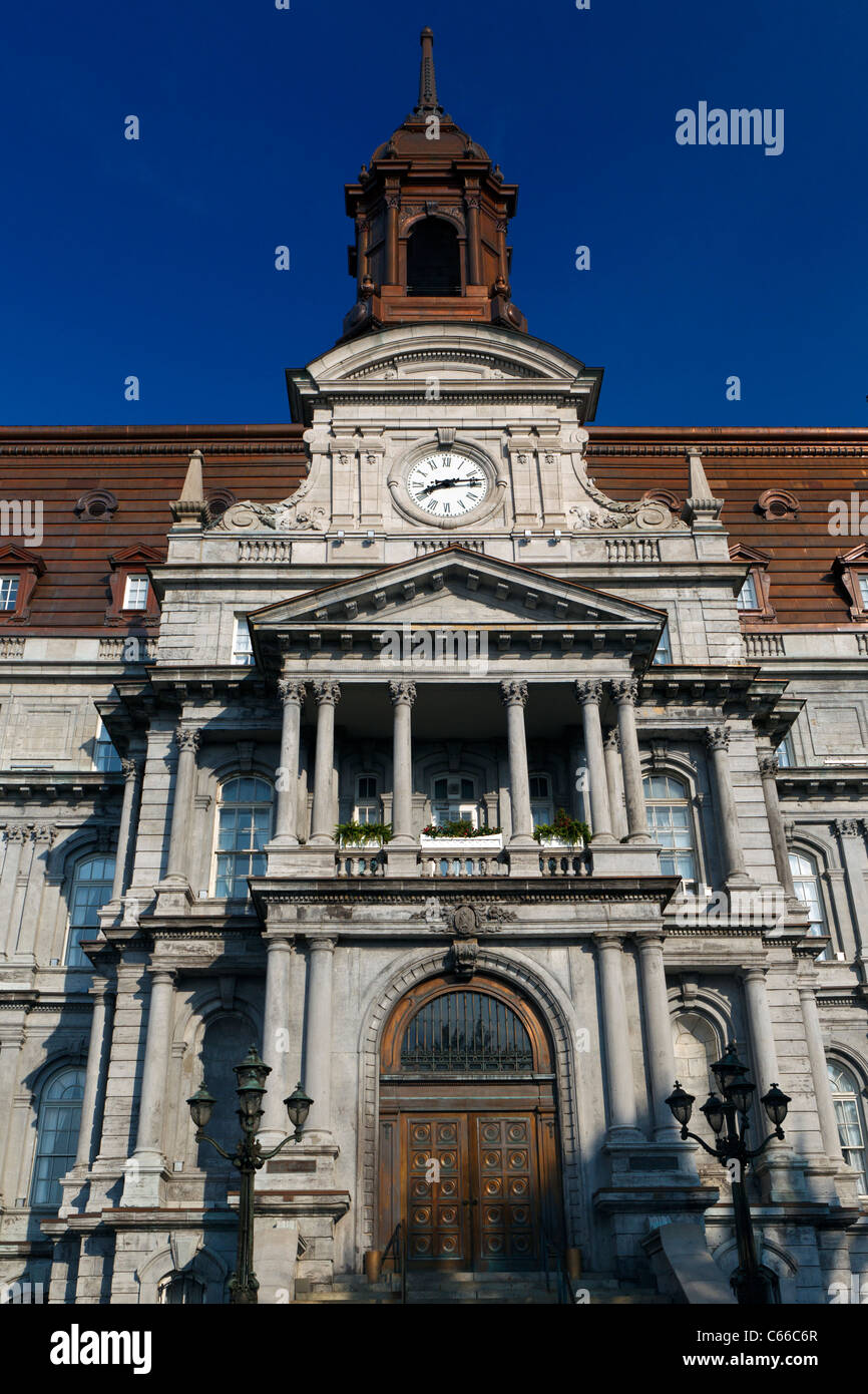 Montreal City Hall / Hotel de Ville de Montreal, con pulizia / restaurato il tetto di rame, la Vecchia Montreal, Montreal, Quebec, Canada Foto Stock