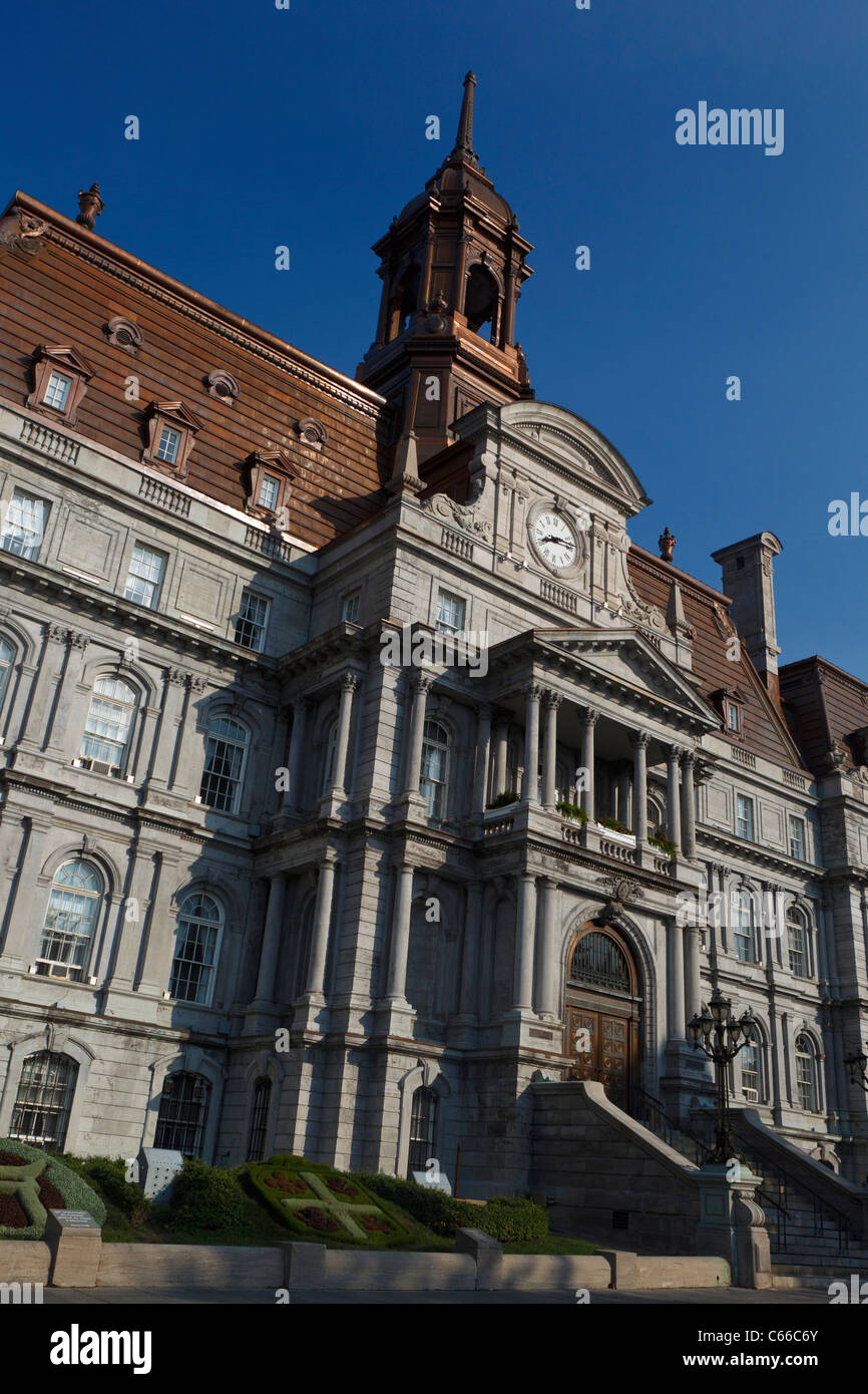 Montreal City Hall / Hotel de Ville de Montreal, con pulizia / restaurato il tetto di rame, la Vecchia Montreal, Montreal, Quebec, Canada Foto Stock