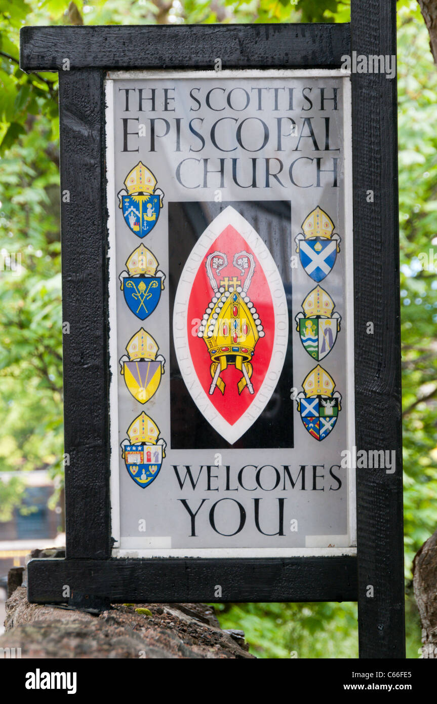 Un segno di benvenuto su la Chiesa Episcopale Scozzese di San Pietro a Stornoway sull'isola di Lewis nelle Ebridi Esterne, Scozia Foto Stock
