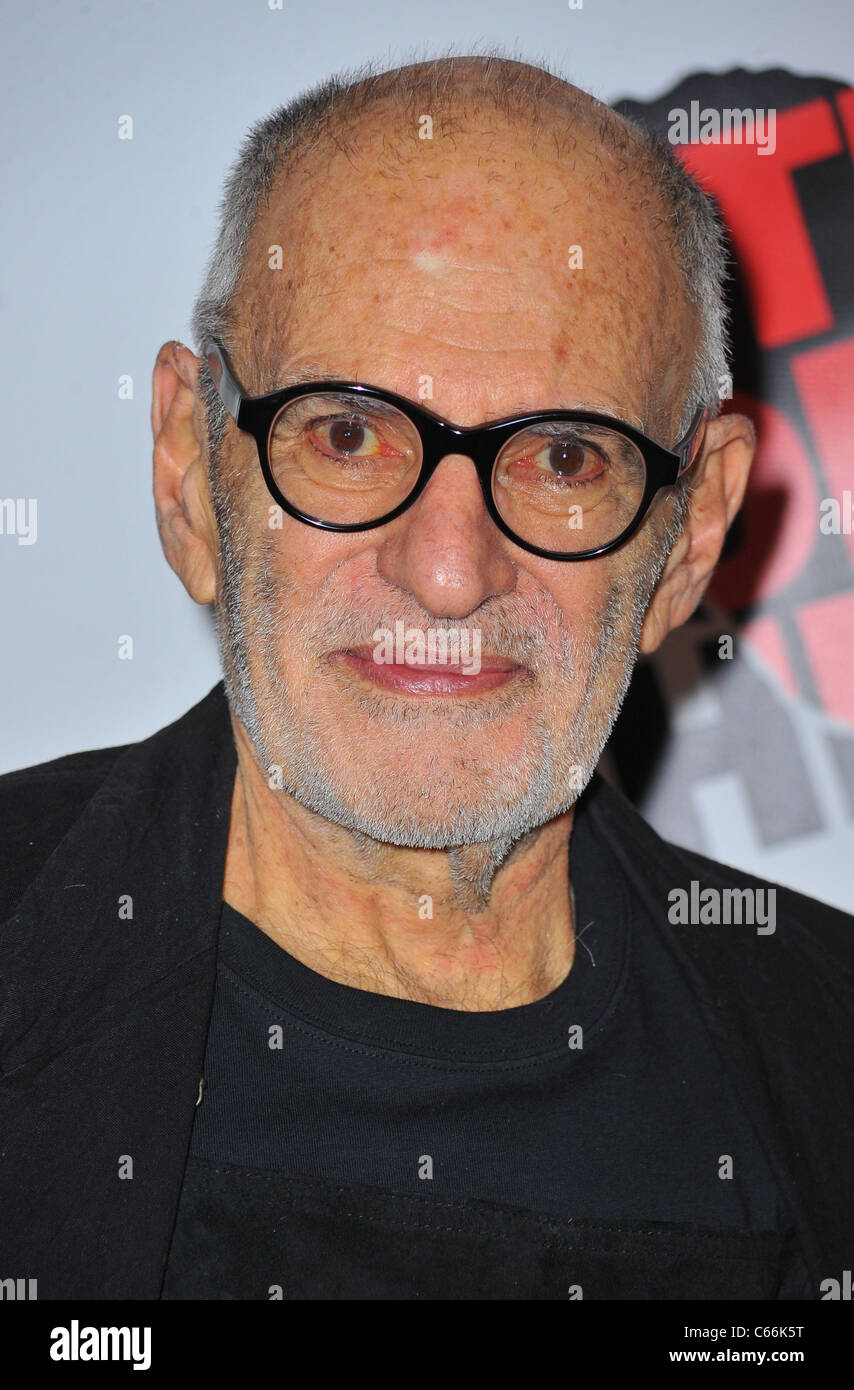 Larry Kramer di presenze per la normale ripresa cardiaca apertura notturna su Broadway, il Golden Theatre di New York, NY, 27 aprile 2011. Foto di: Gregorio T. Binuya/Everett Collection Foto Stock