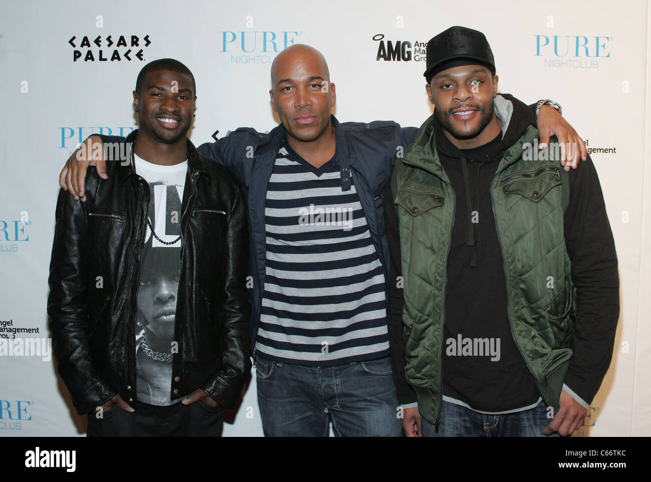 Bernard Berrian (Minnesota Vikings), Hamlett, Visanthe Shiancoe (Minnesota Vikings) presso gli arrivi per Ashley Greene ventiquattresimo compleanno Foto Stock Bernard Berrian (Minnesota Vikings), Hamlett, Visanthe Shiancoe (Minnesota Vikings) presso gli arrivi per Ashley Greene ventiquattresimo compleanno Foto Stock