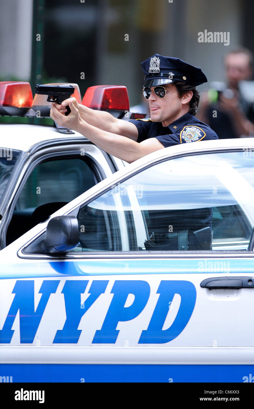 Matt Bomer, film una scena al 'White Collar' film ambientato in Midtown Manhattan fuori e circa per celebrità CANDIDS - Giovedì, , Foto Stock