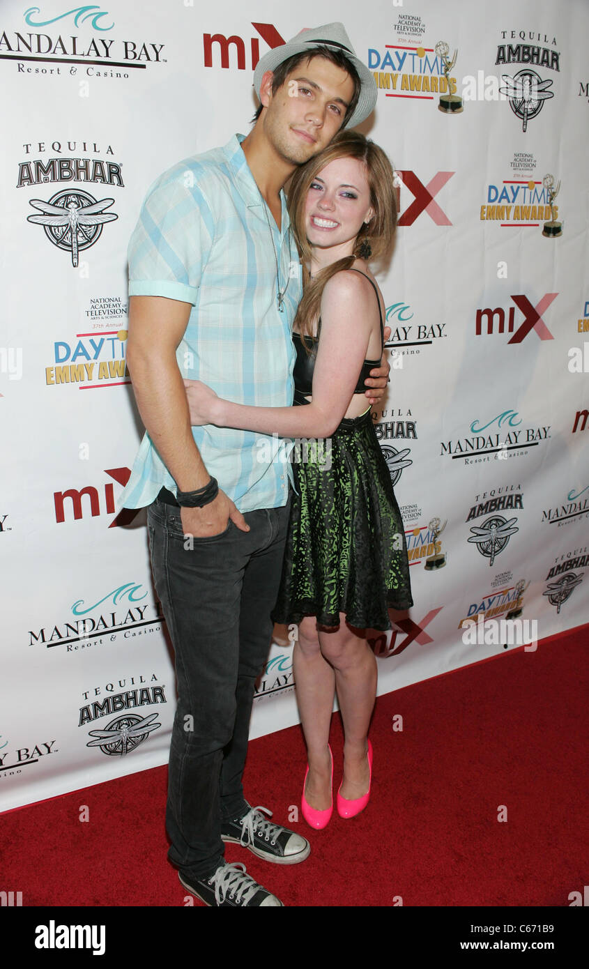 Casey Deidrick, Molly Burnett ad una apparizione pubblica per la Mix Lounge Pre-Party ufficiale per il 2010 Animazione diurna Emmy Awards, l'Hotel a Mandalay Bay, Las Vegas, NV il 26 giugno 2010. Foto di: James Atoa/Everett Collection Foto Stock