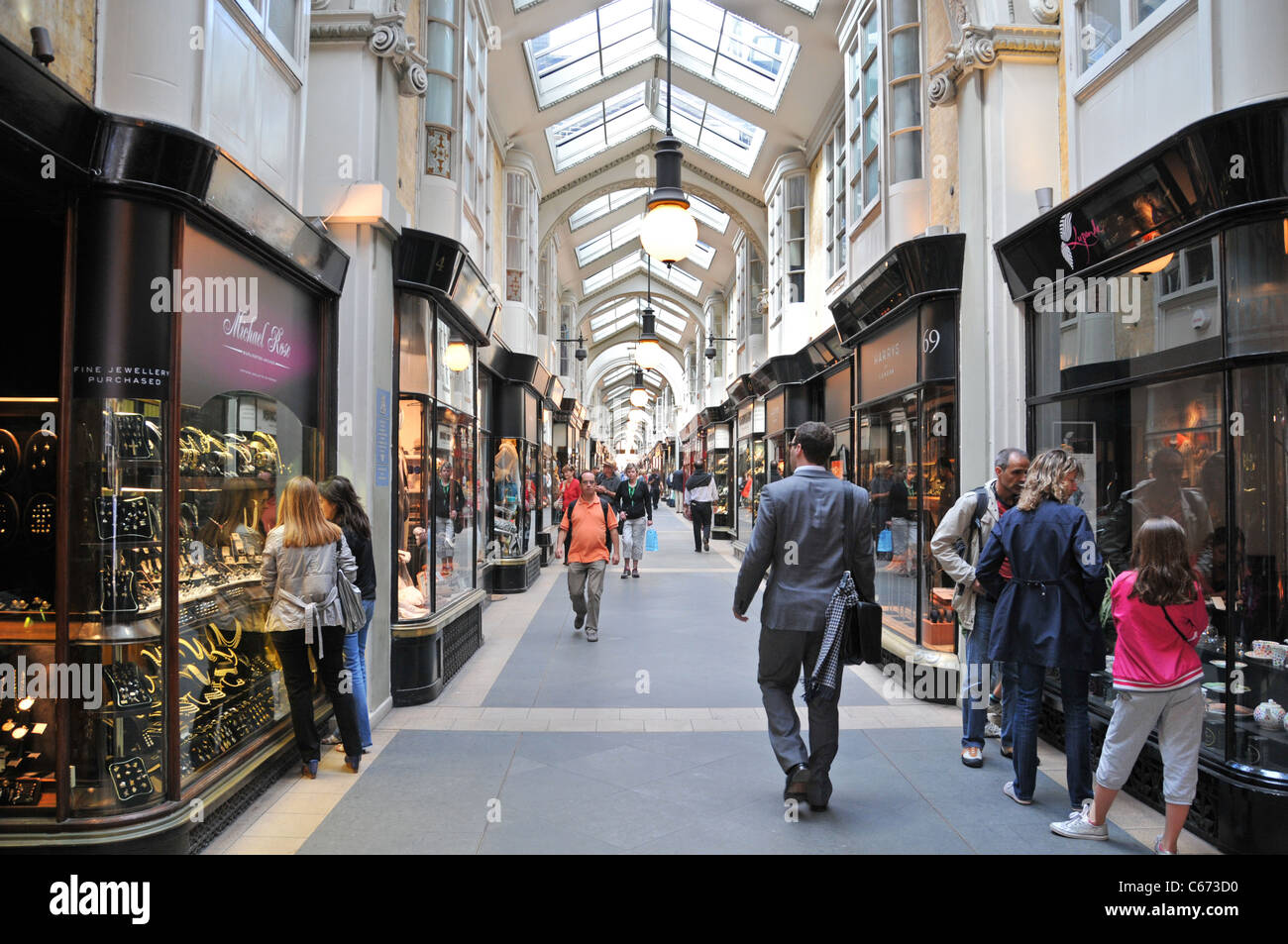 Burlington Arcade Piccadilly Londra shopping Foto Stock