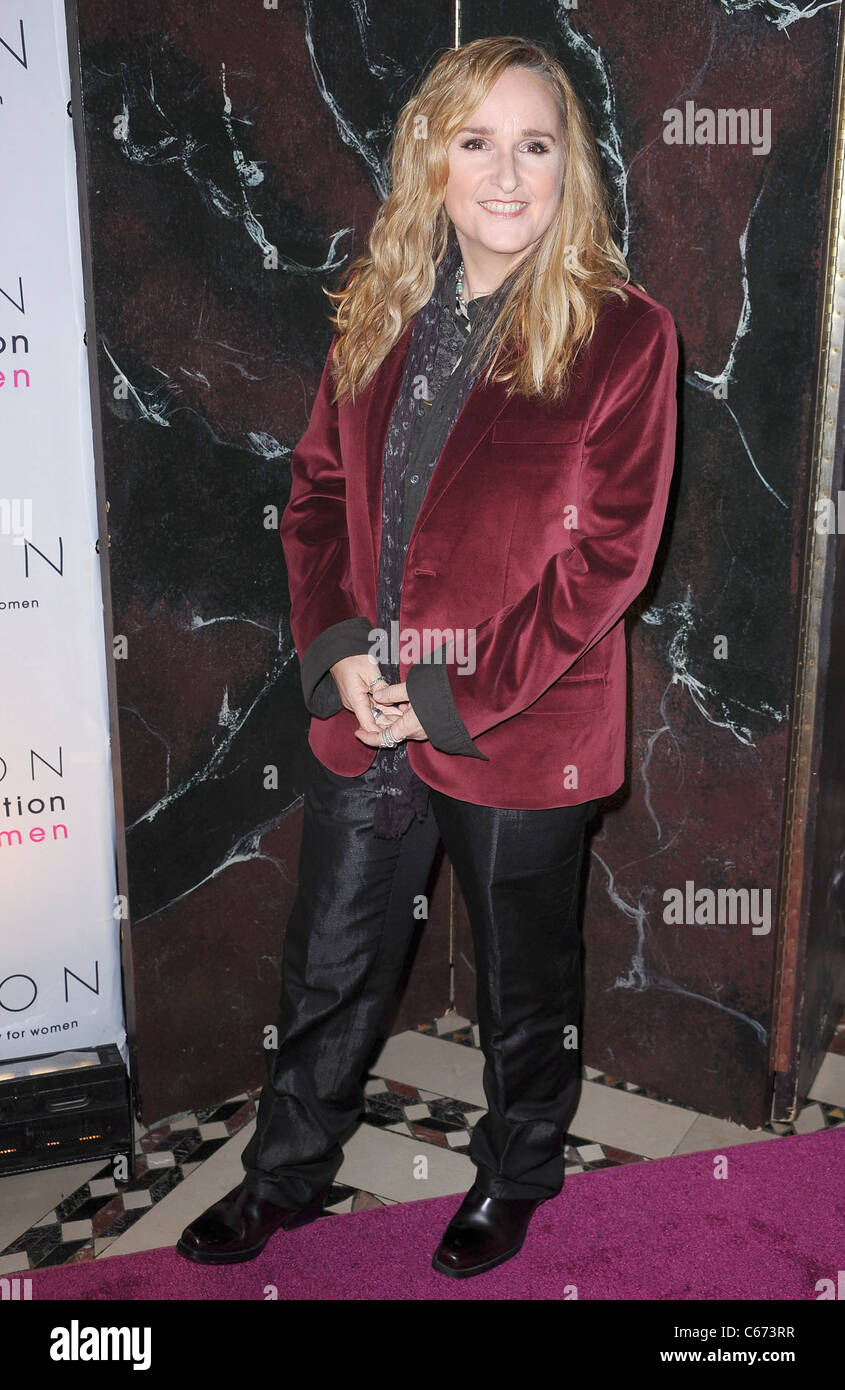 Melissa Etheridge presso gli arrivi per il decimo anniversario della fondazione Avon per le donne "Gala celebrando Champions che cambia la vita delle donne", Cipriani, New York, NY Ottobre 26, 2010. Foto di: Kristin Callahan/Everett Collection Foto Stock