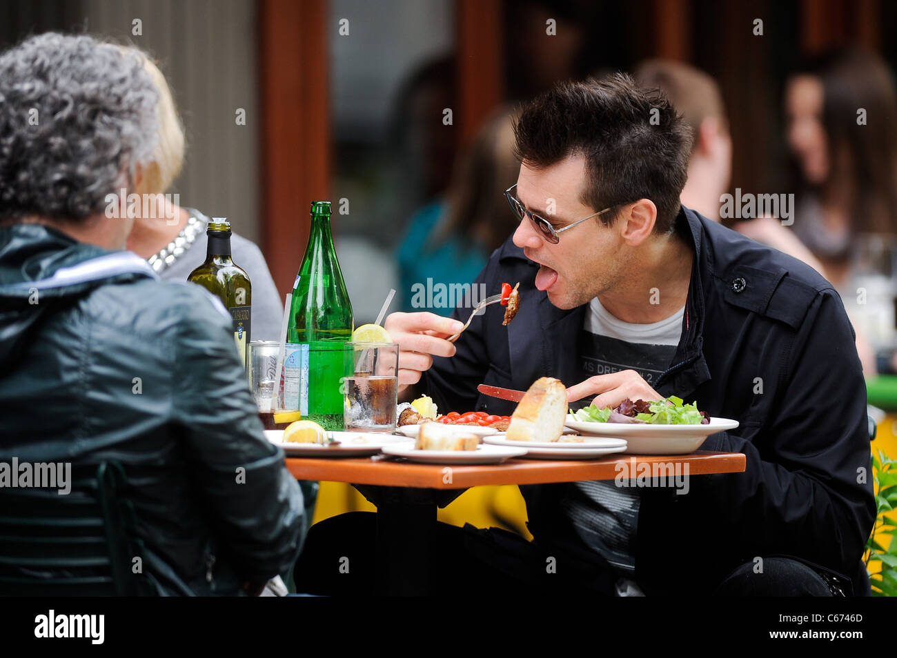 Jim Carrey, Décines presso il Bar Pitti fuori e circa per celebrità CANDIDS - gio, , New York, NY, 19 maggio 2011. Foto di: Ray Tamarra/Everett Collection Foto Stock