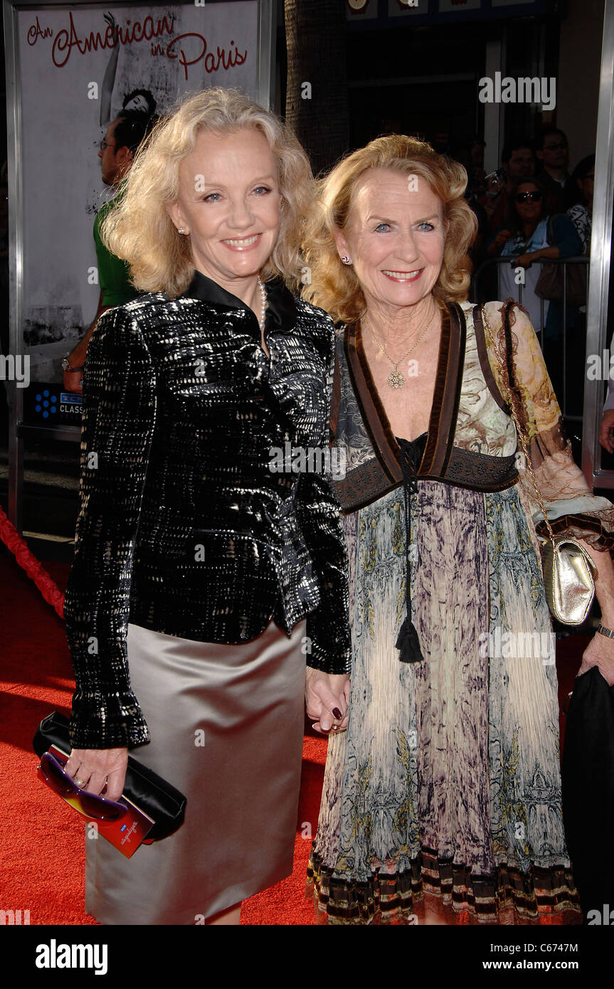 Hayley Mills, Juliet Mills a arrivi per 2011 TCM Classic Film Festival apertura notturna, Grauman's Chinese Theatre di Los Angeles, CA 28 aprile 2011. Foto Da: Michael Germana/Everett Collection Foto Stock
