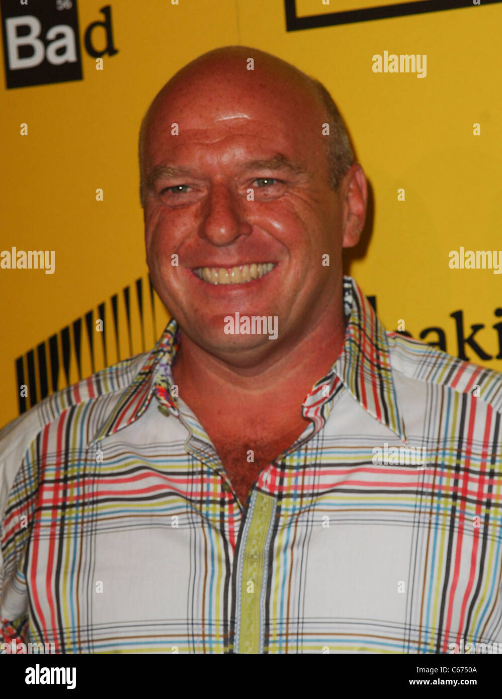 Dean Norris presso gli arrivi per rottura brutta stagione quattro Premiere, i cinesi 6 teatri, Los Angeles, CA 28 Giugno 2011. Foto di: Foto Stock