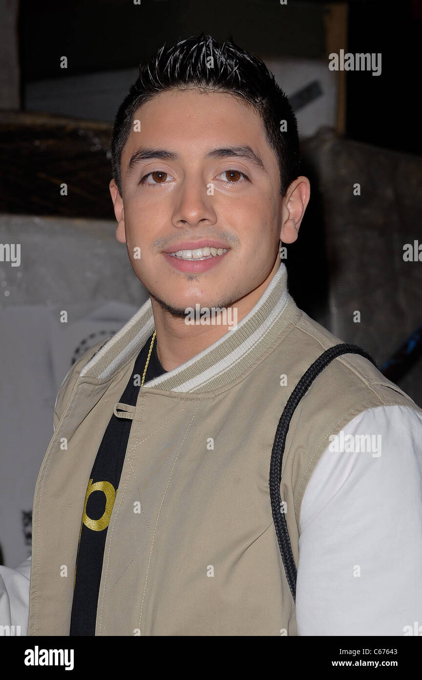 American Idol castoff Stefano Langone, lascia il 'Live con Regis e Kelly' taping all'ABC Lincoln Center Studios fuori e circa per celebrità CANDIDS - MON, , New York, NY Aprile 25, 2011. Foto di: Ray Tamarra/Everett Collection Foto Stock