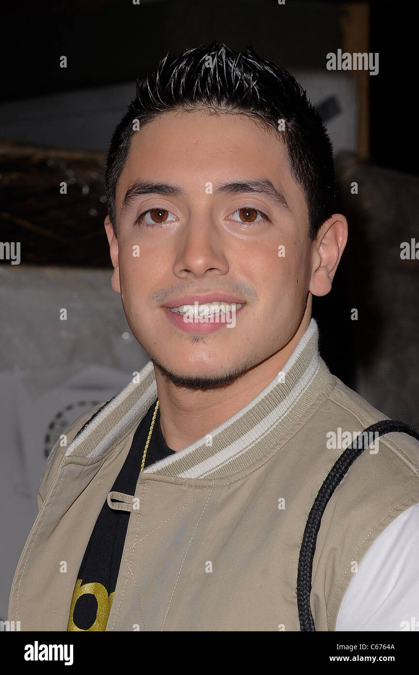 American Idol castoff Stefano Langone, lascia il 'Live con Regis e Kelly' taping all'ABC Lincoln Center Studios fuori e circa per celebrità CANDIDS - MON, , New York, NY Aprile 25, 2011. Foto di: Ray Tamarra/Everett Collection Foto Stock