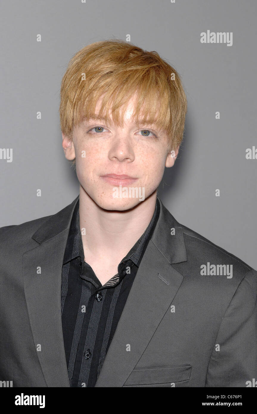 Cameron Monaghan presso gli arrivi per il codice sorgente di Premiere, Arclight Glossari Affini Dome, Los Angeles, CA Marzo 28, 2011. Foto Da: Michael Germana/Everett Collection Foto Stock