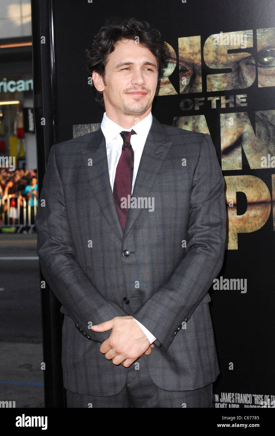 James Franco presso gli arrivi per luogo di Il pianeta delle scimmie Premiere, Grauman's Chinese Theatre di Los Angeles, CA Luglio 28, 2011. Foto Stock