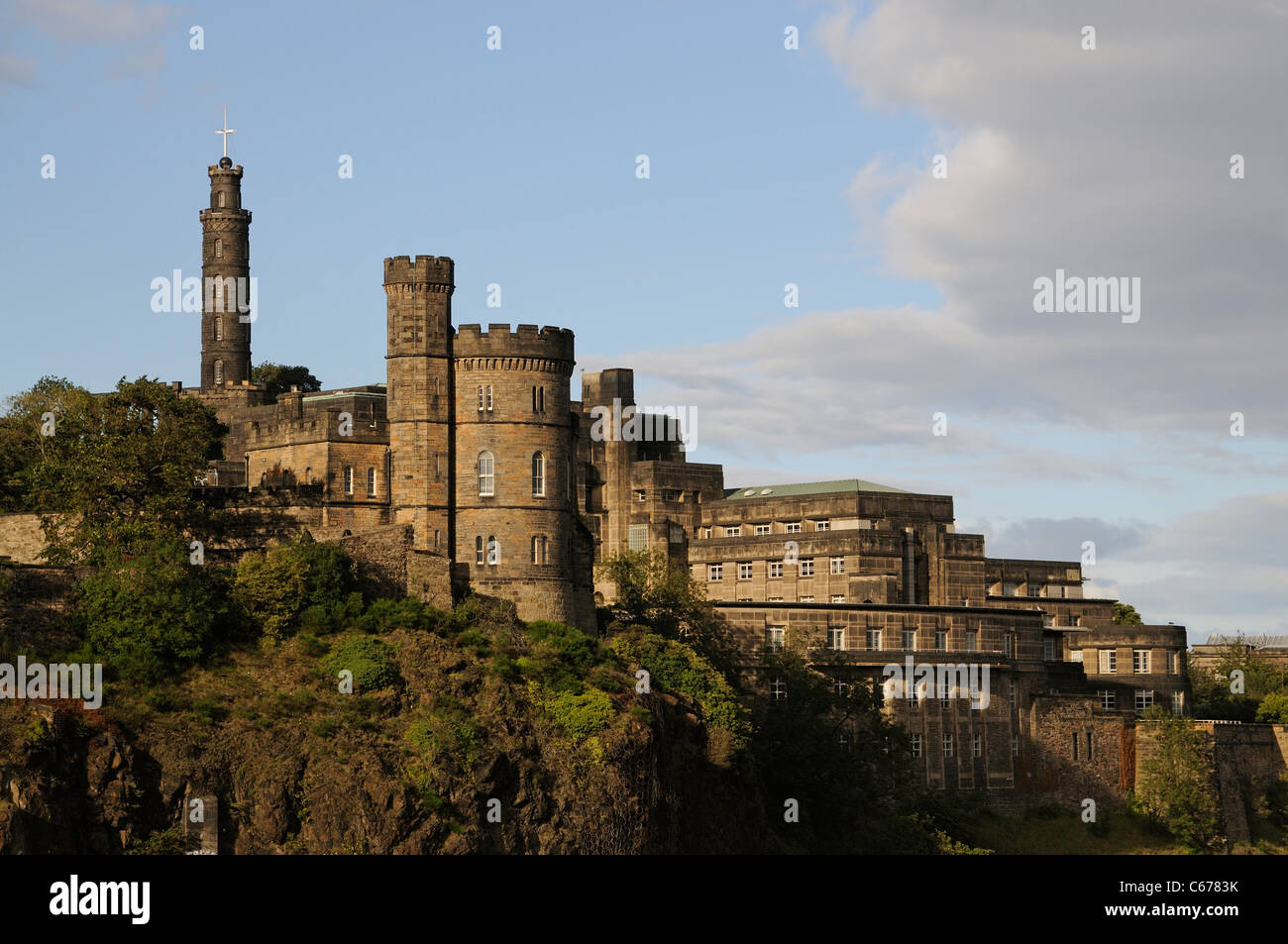 Calton Hill Edinburgh Scotland Regno Unito St Andrews House, Monumento Nelson Foto Stock