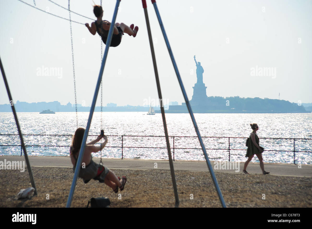 Atmosfera in corrispondenza di una apparizione pubblica per il 2010 Veuve Clicquot Polo Classic, Governors Island, New York, NY Giugno 27, 2010. Foto di: Foto Stock