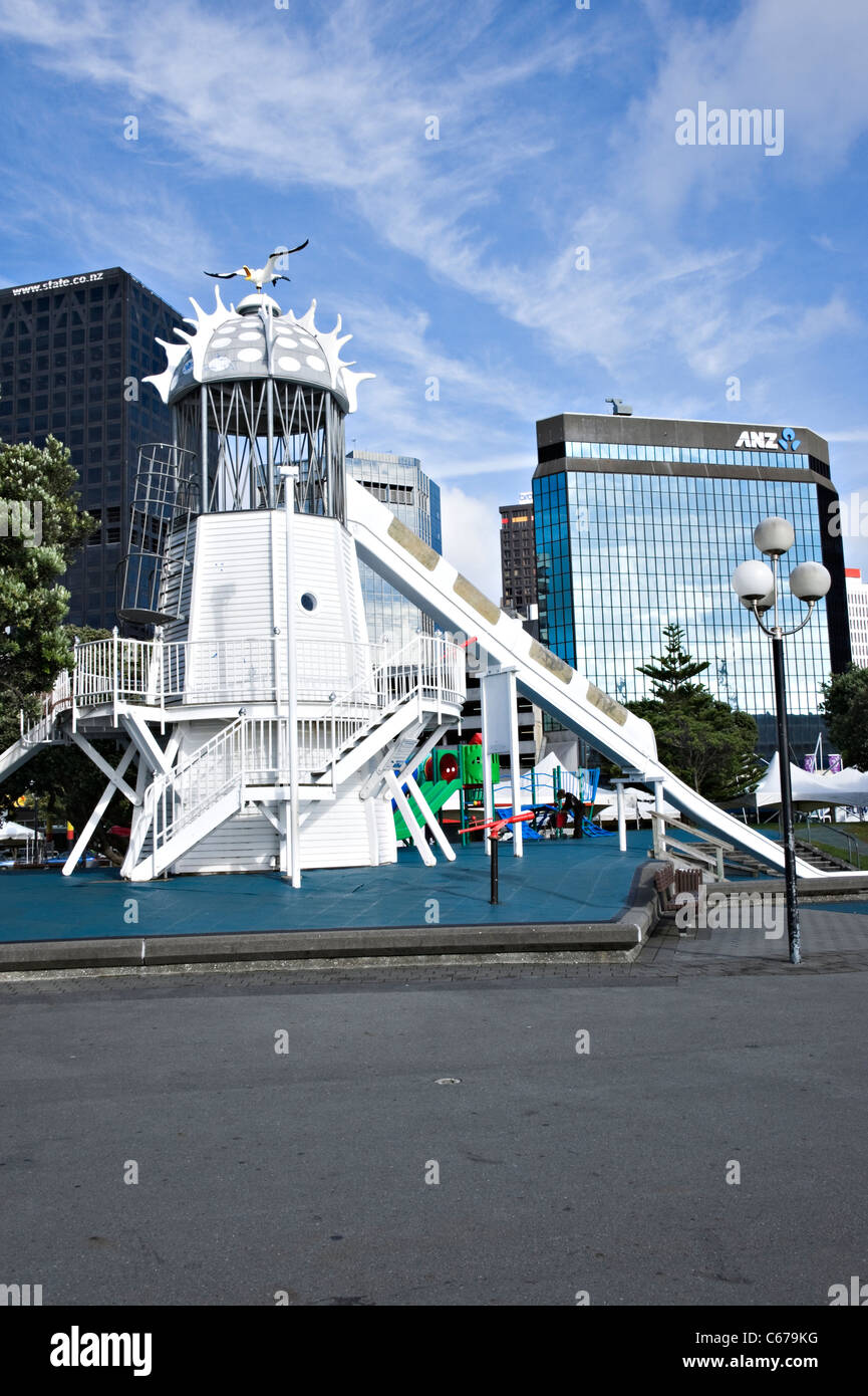 La Banca ANZ High-Rise Tower Building a Lampton Quay con la parte di Frank Kitts Park Wellington Isola del nord della Nuova Zelanda Foto Stock