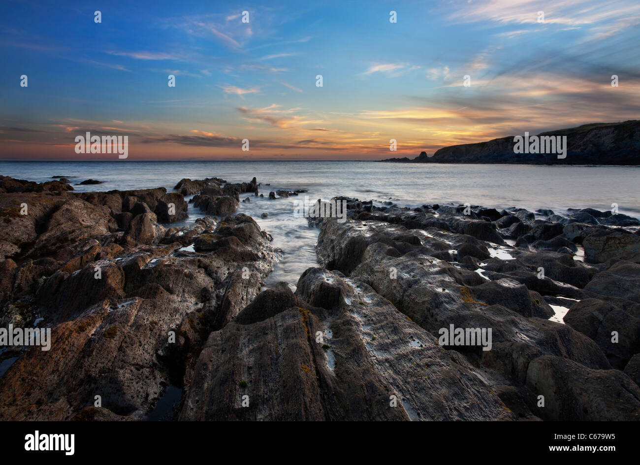 Spiaggia rocciosa vicino Thurlestone nel South Devon Foto Stock