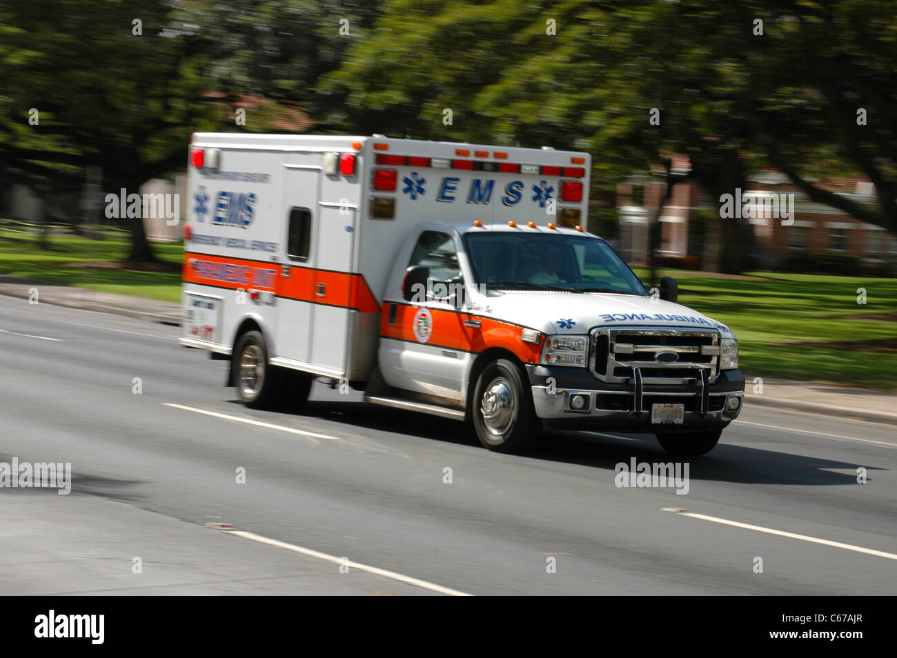 Accelerazione dei processi di trattamento di ambulanza hospital medical Foto Stock